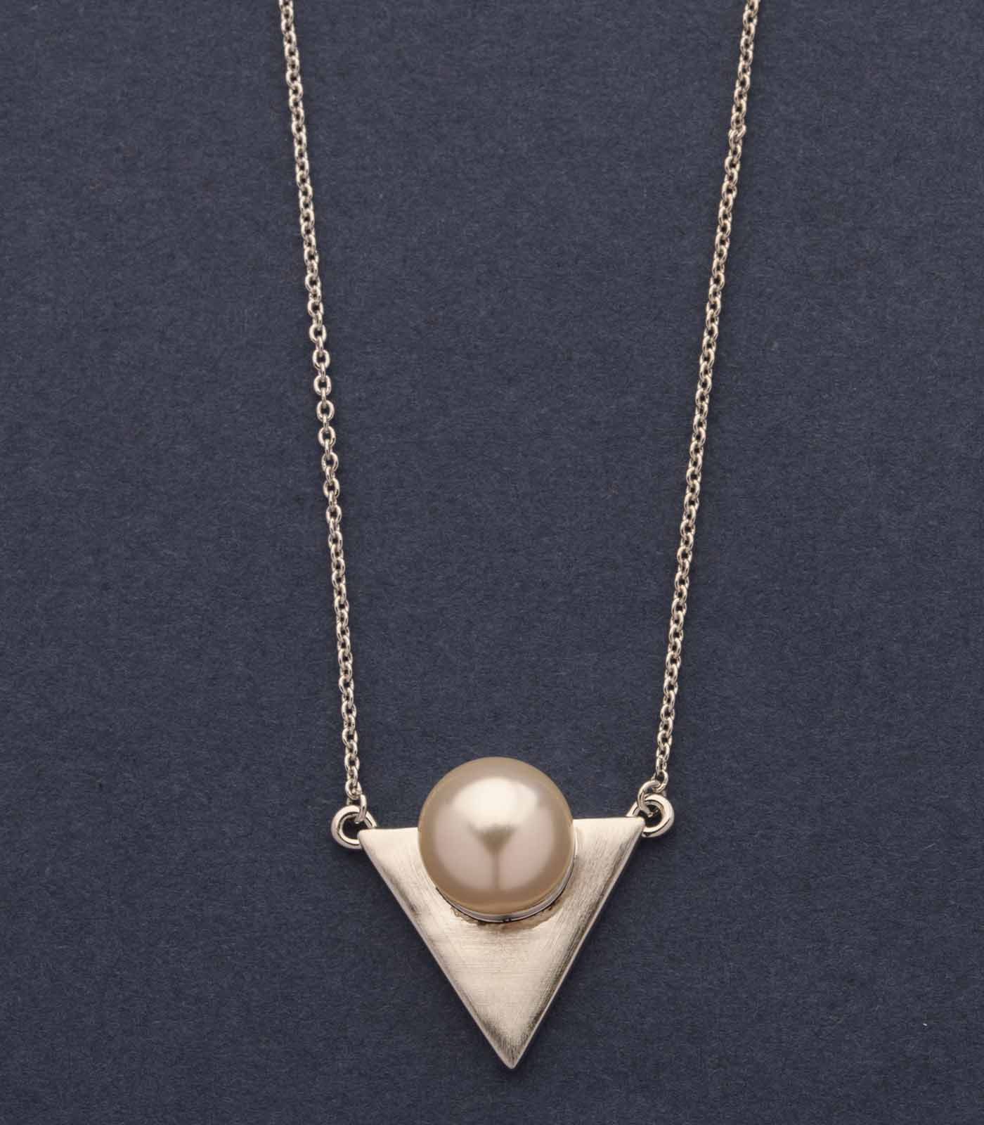 Classic Silver Plate Of Pearl Necklace (Brass)