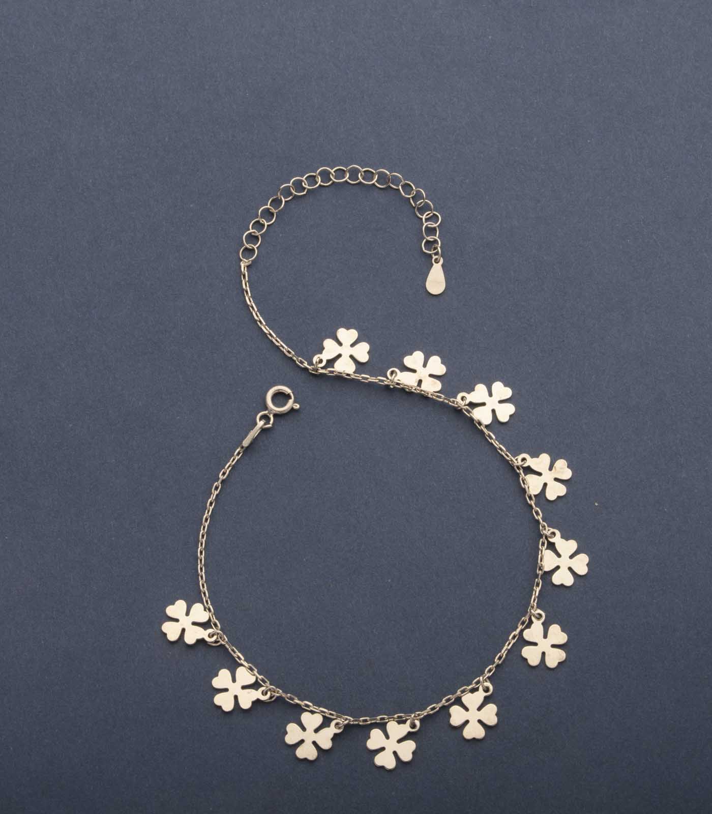 Dazzling Loop Of Blooming Flowers Anklet (Silver)