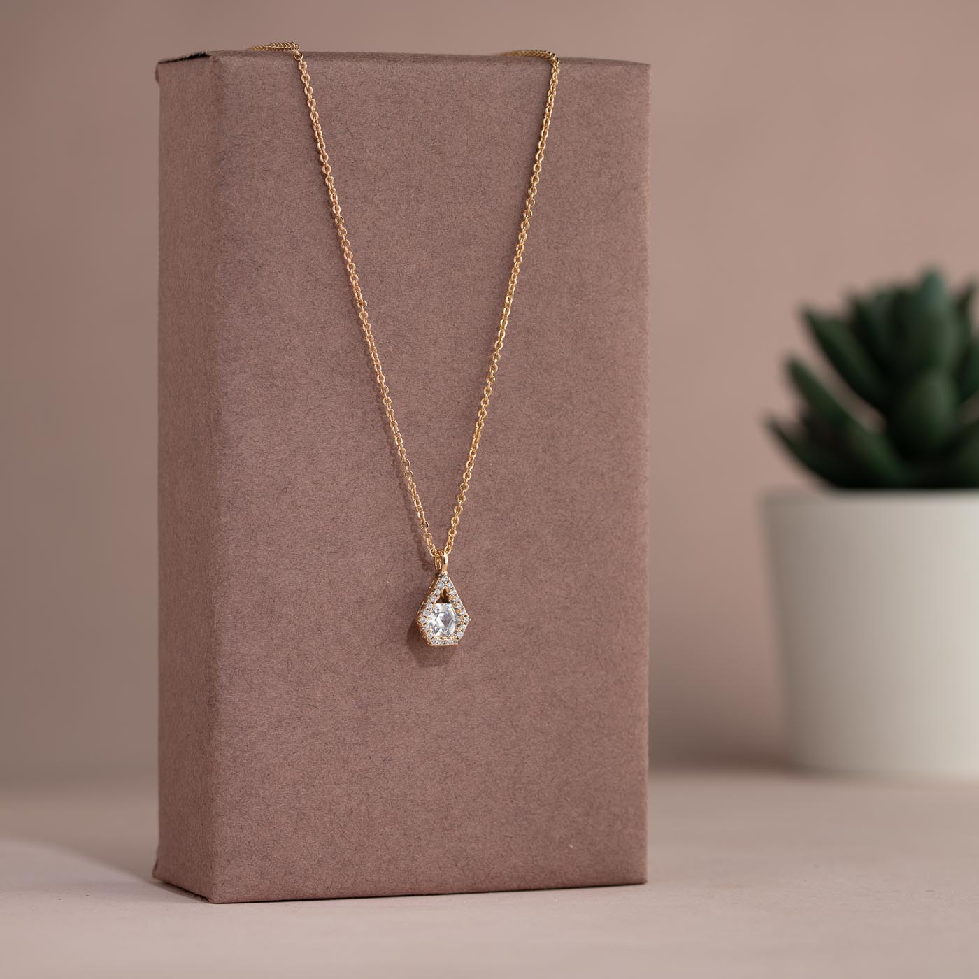 Elegance Around My Neck - Pendant (Brass)