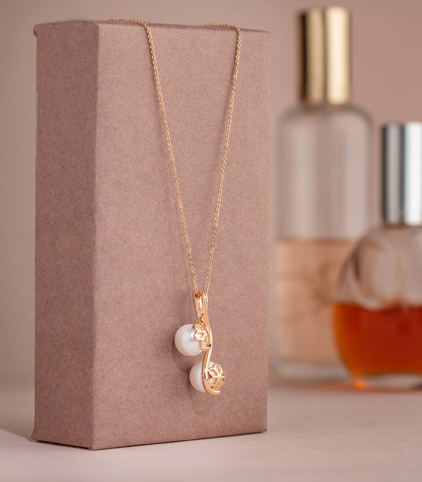 Elegant Pearl Pendant Pendant (Brass)