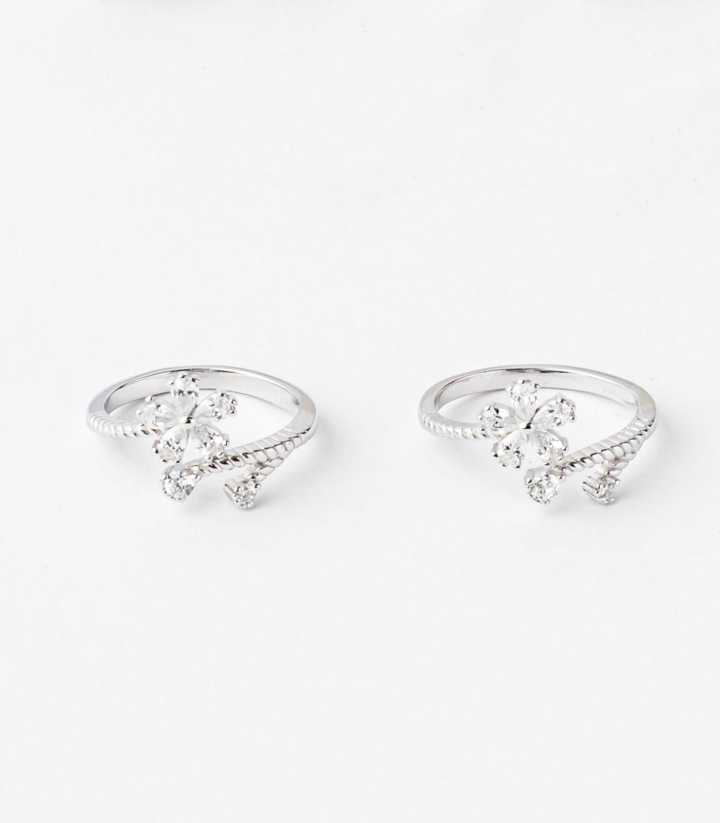 Shiny Floral Toe Rings (Silver)