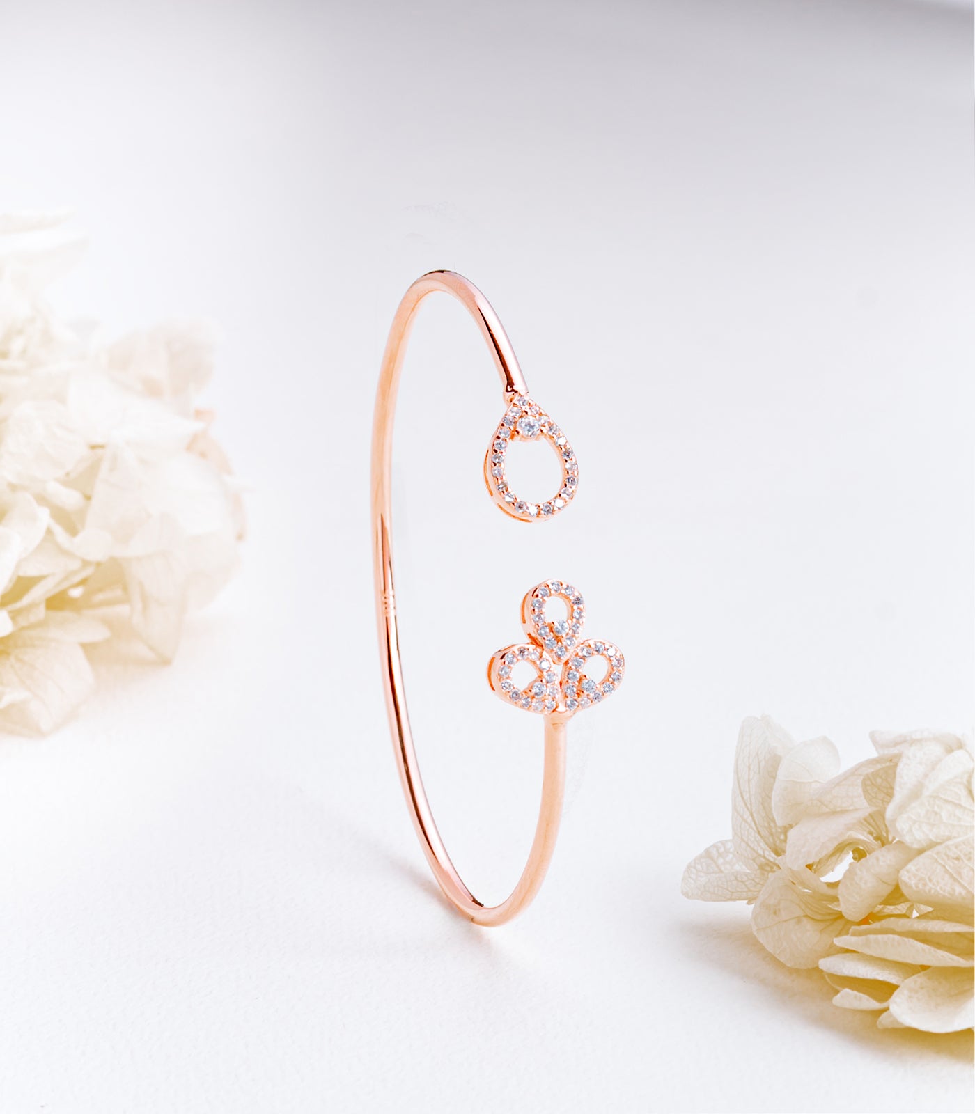 Rose Gold Elegant Bracelet (Silver)