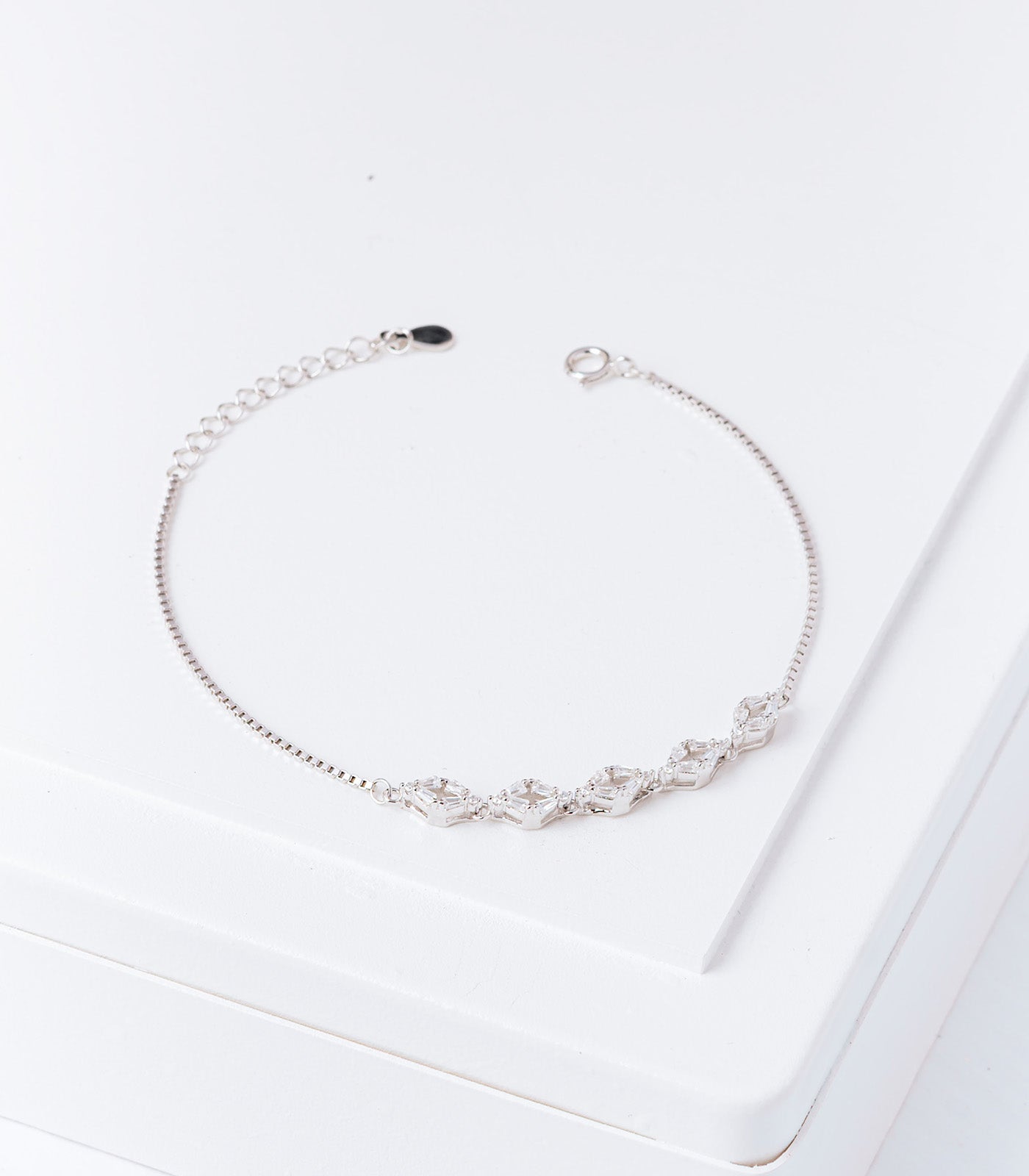 Shiny Motifs Bracelet (Silver)