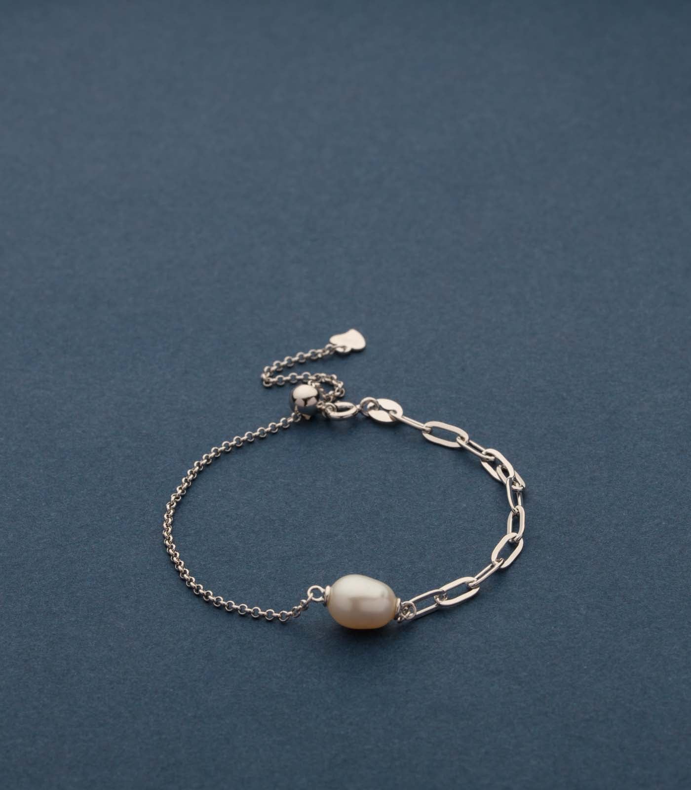 Beautiful Bond Of Pearl Bracelet (Silver)
