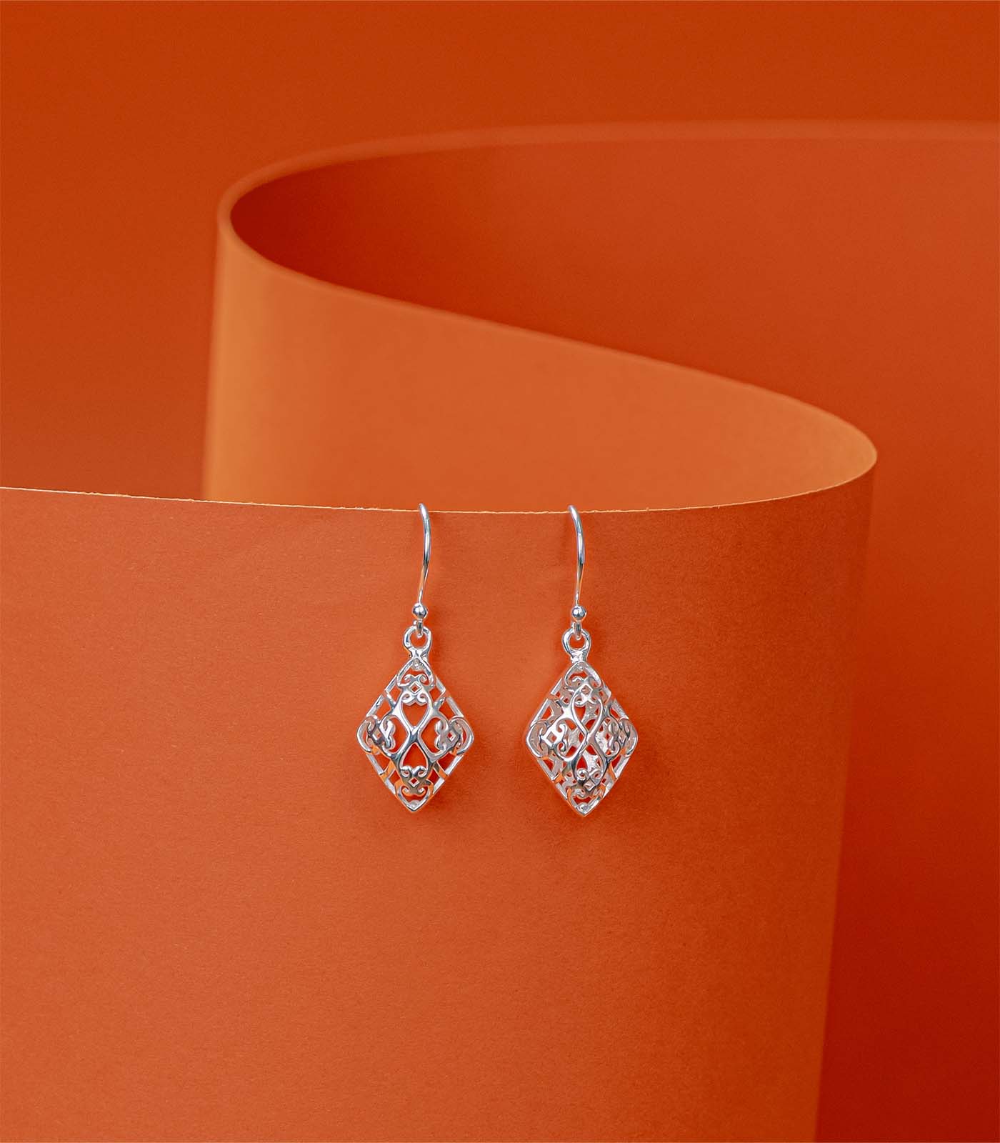 Designer Diamond Shaped Earrings (Silver)