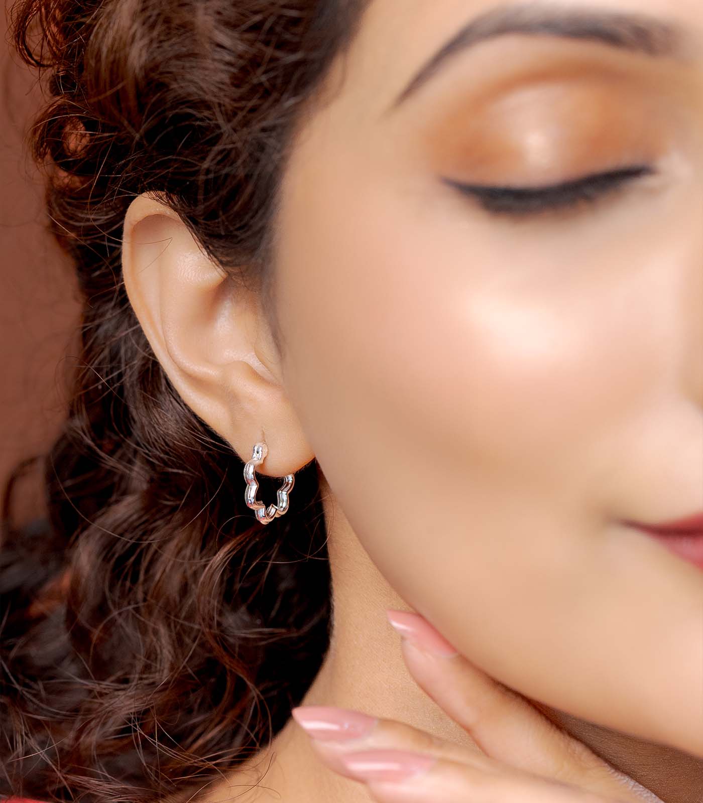 Dangling Flower Hoops Earrings (Silver)