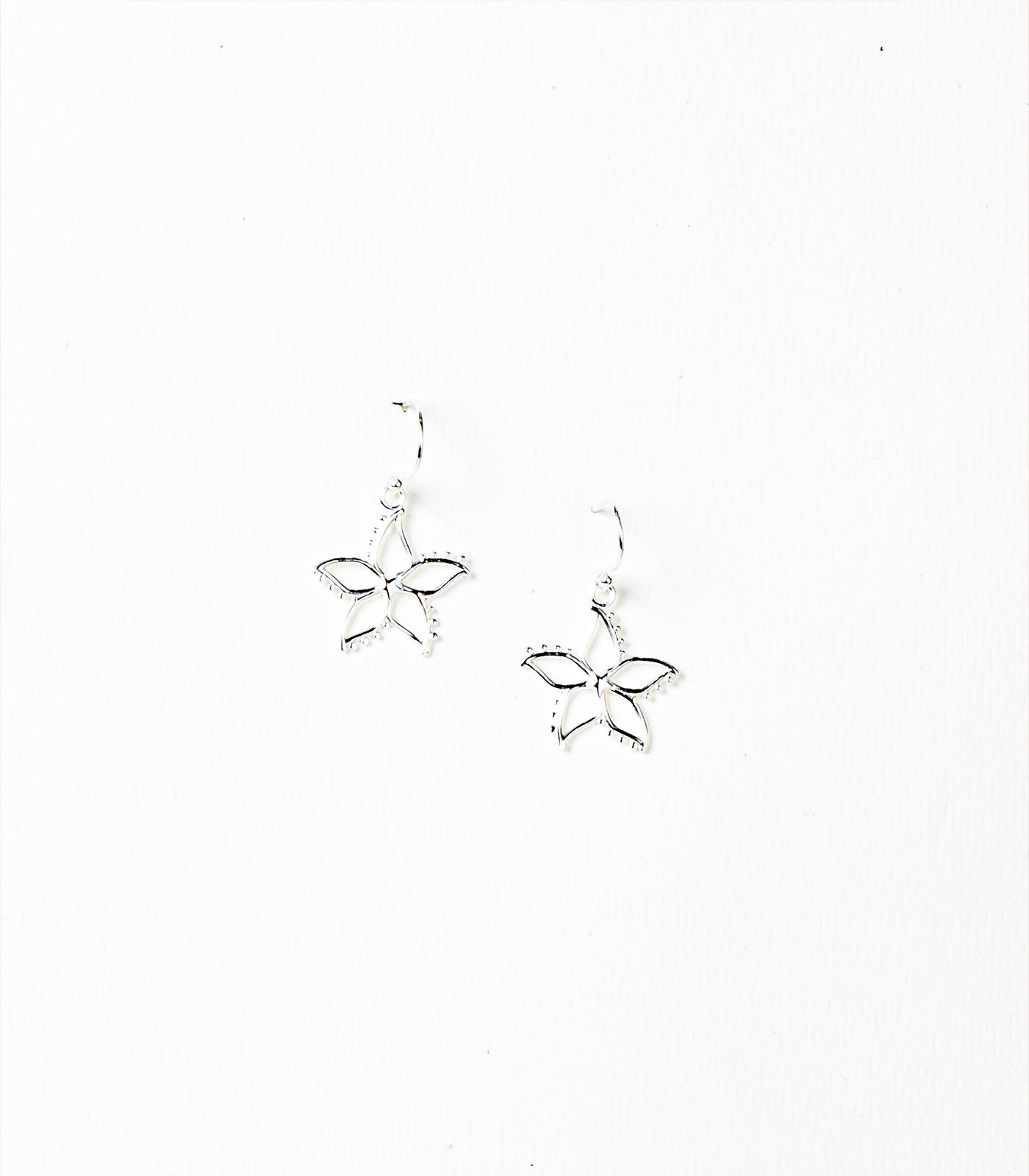 Classic Star Outlined Earrings (Silver)