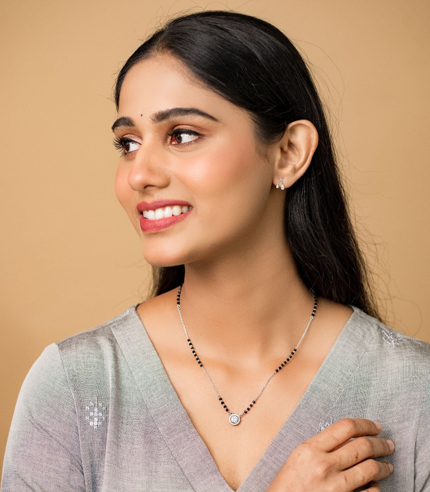Kiara Advani Inspired Modern Mangalsutra (Silver)