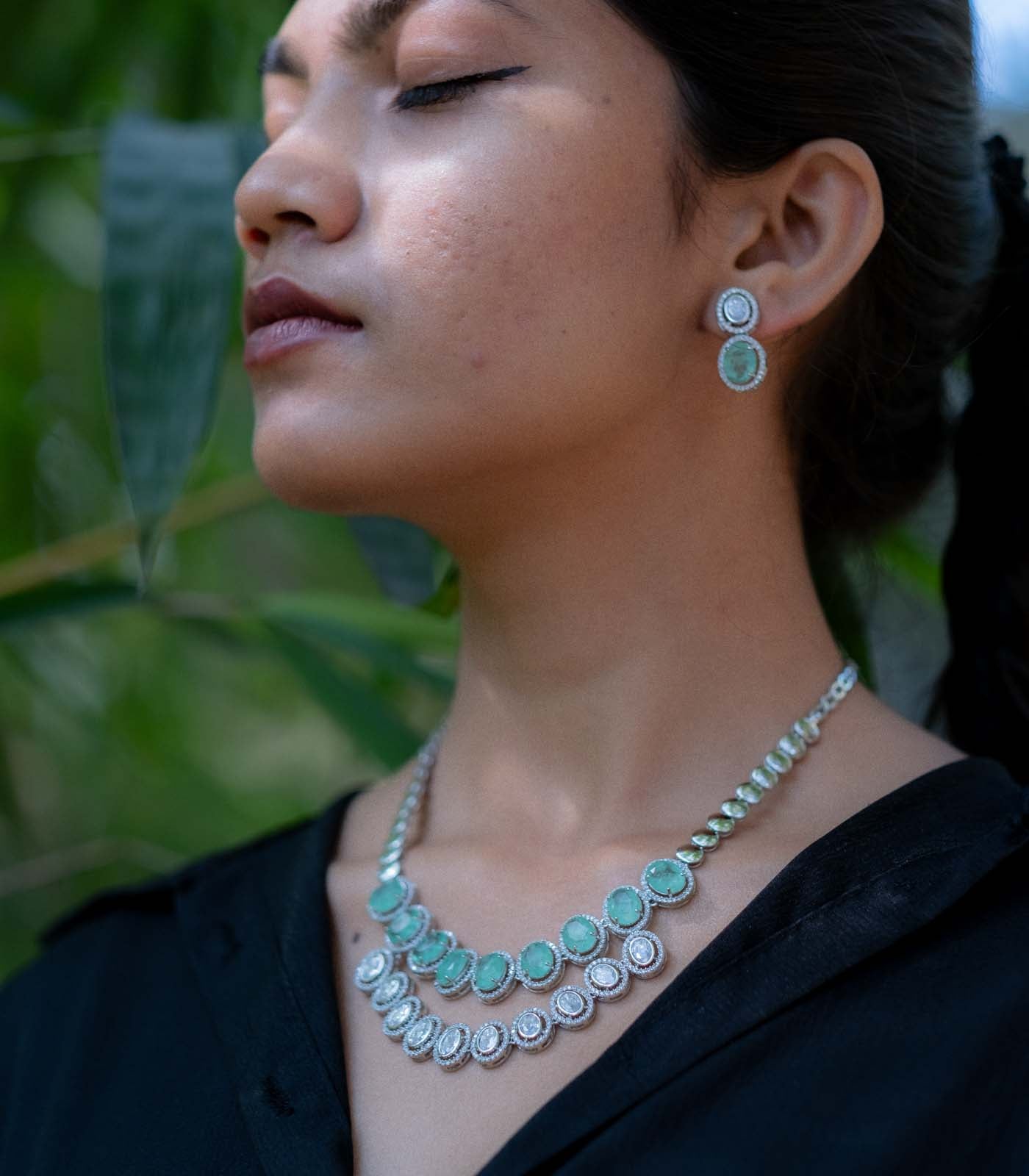 Green Oval Stones Necklace Set (Silver)