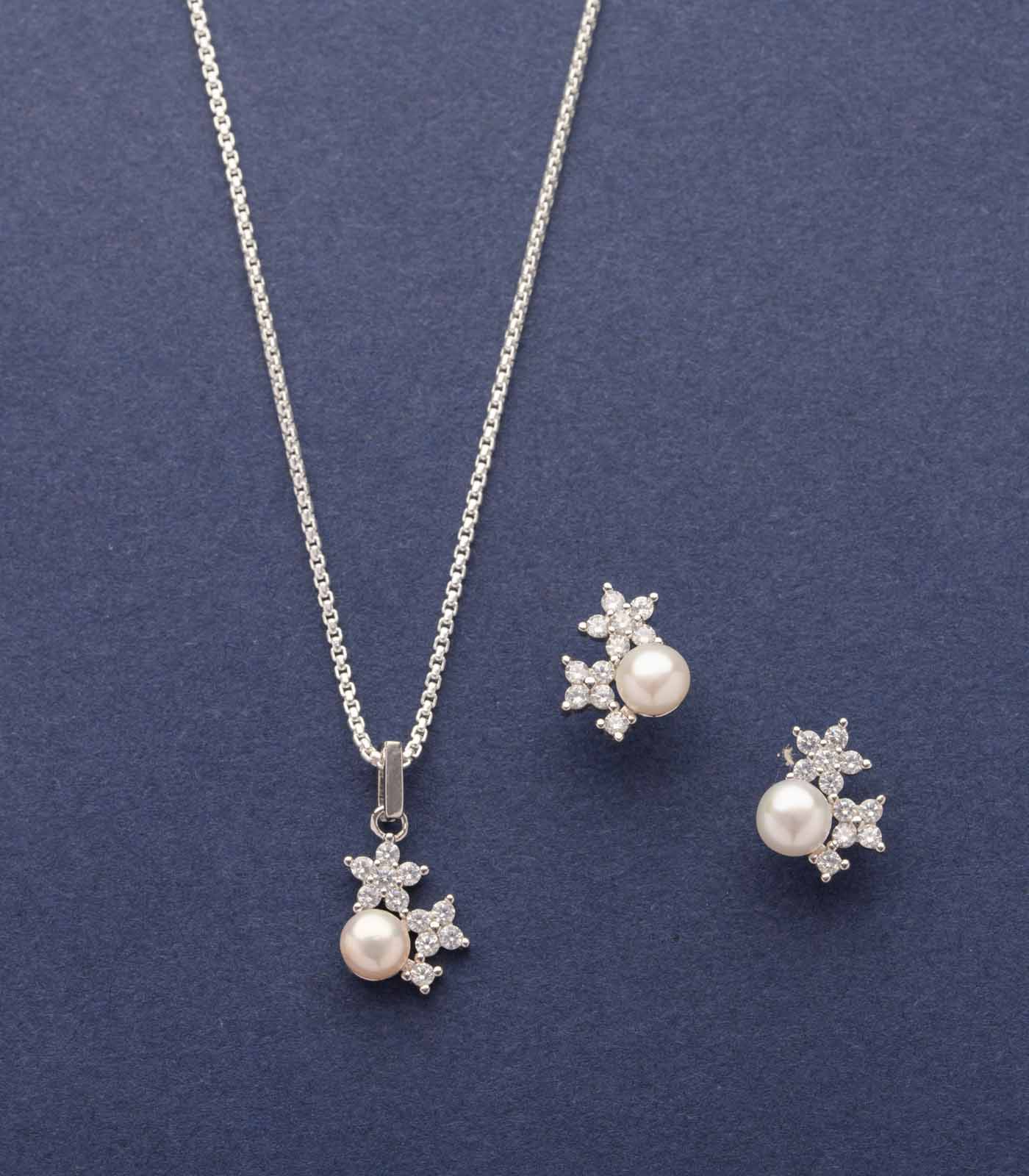 Racimo Of Flower Necklace Set (Silver)