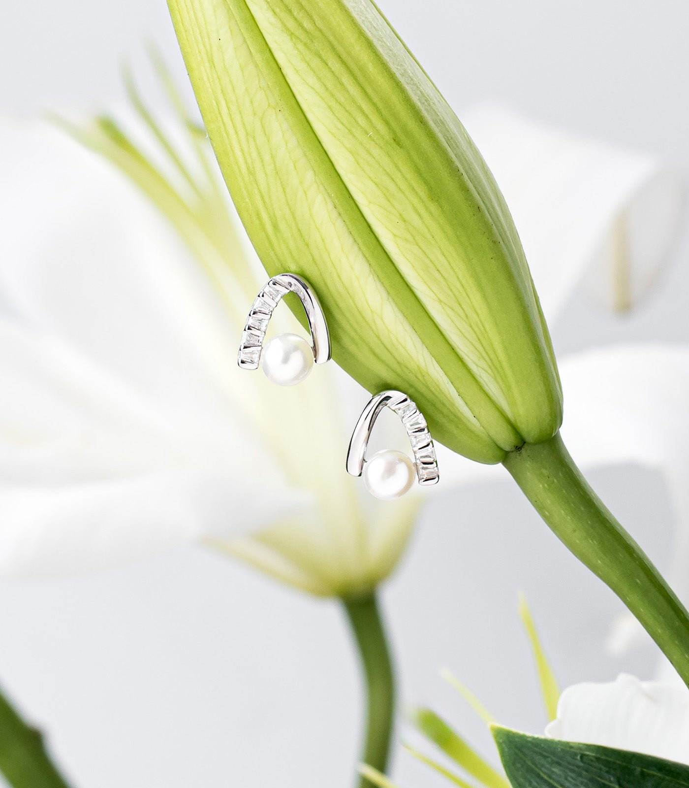 Shining Curv Pearl Tops (Silver)