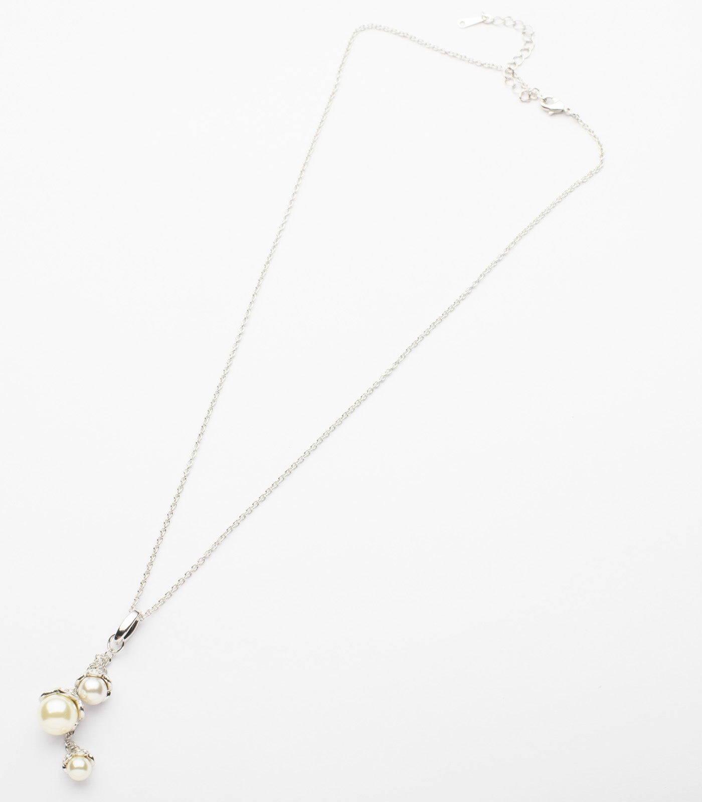 Finely Detailed Chandelier Of Shiny Pearls Necklace (Brass)