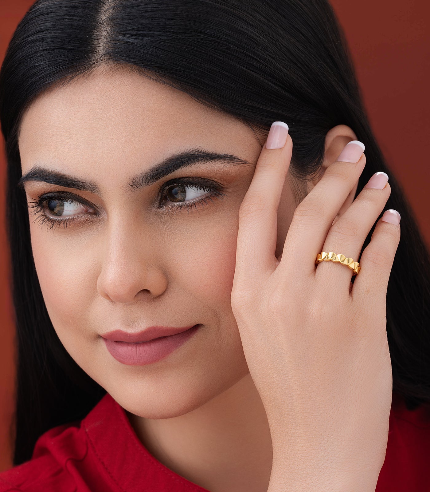 Conics Sillouhte Gold Finger Ring
