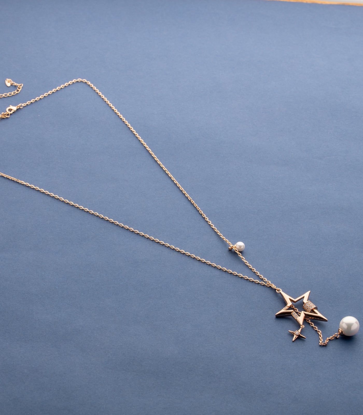 Gleaming Pearl Star Pendant (Brass)