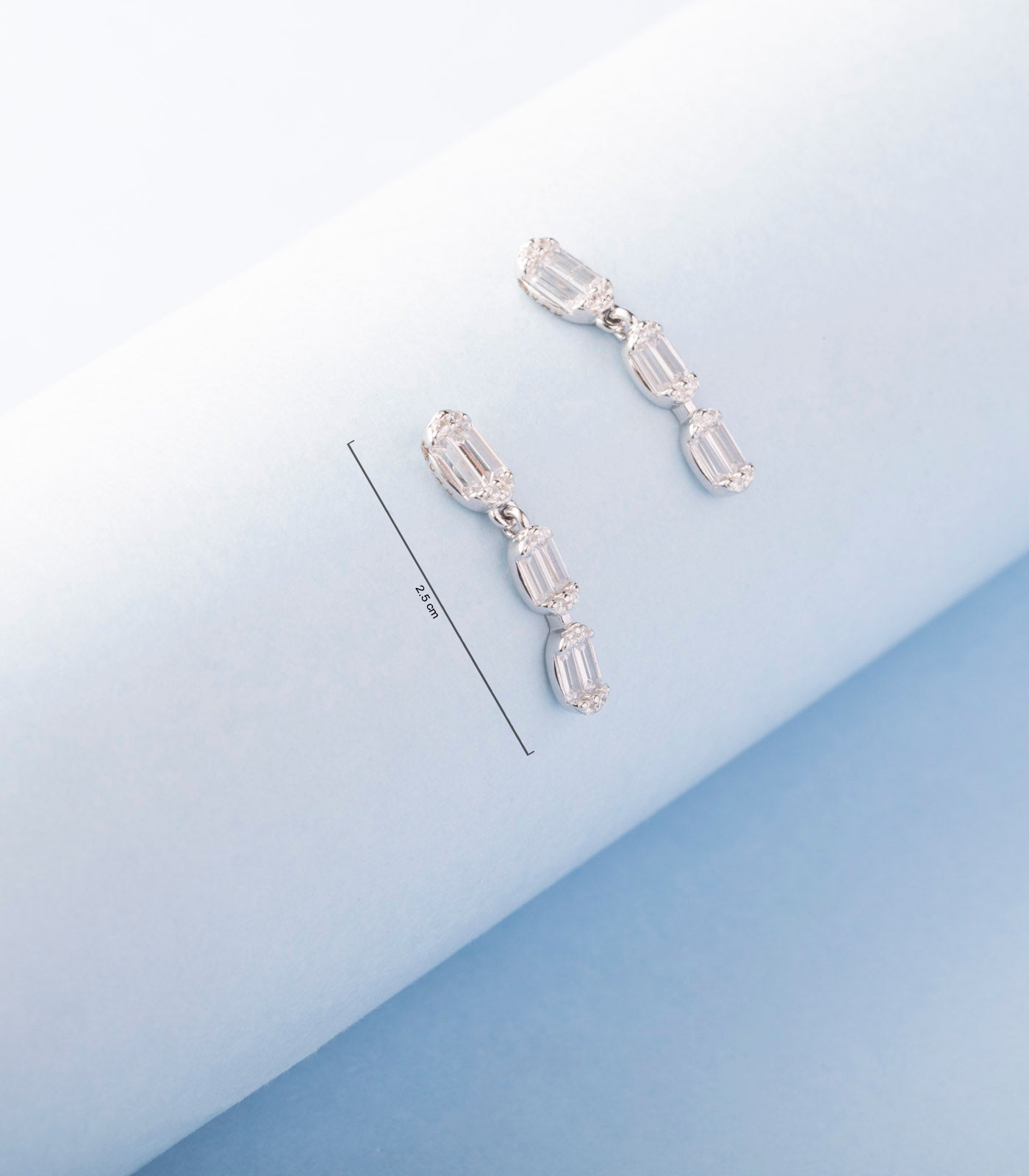 Merry Crystal Earrings- White (Silver)