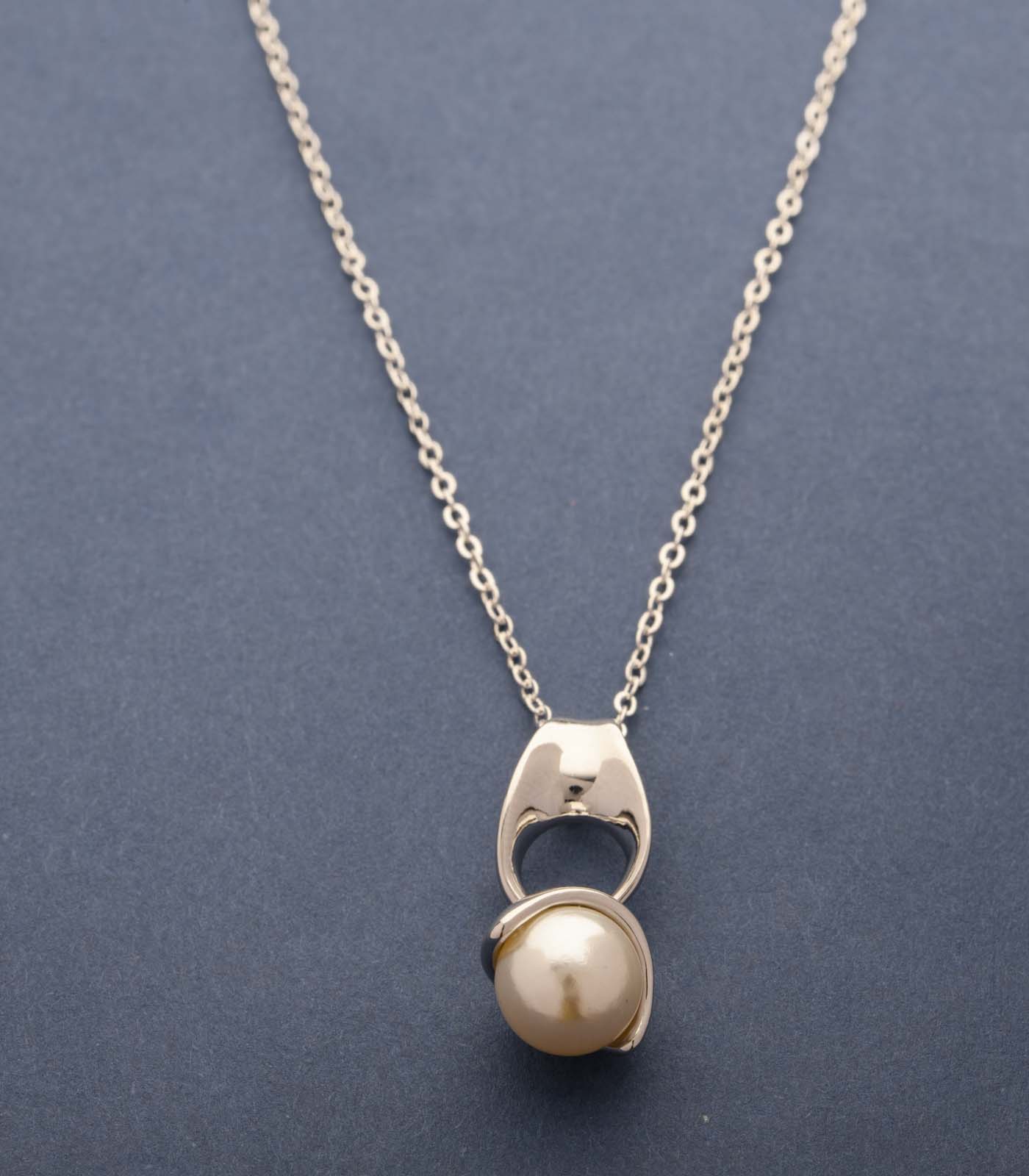 Precious Tangled Silver And Pearls Necklace (Brass)