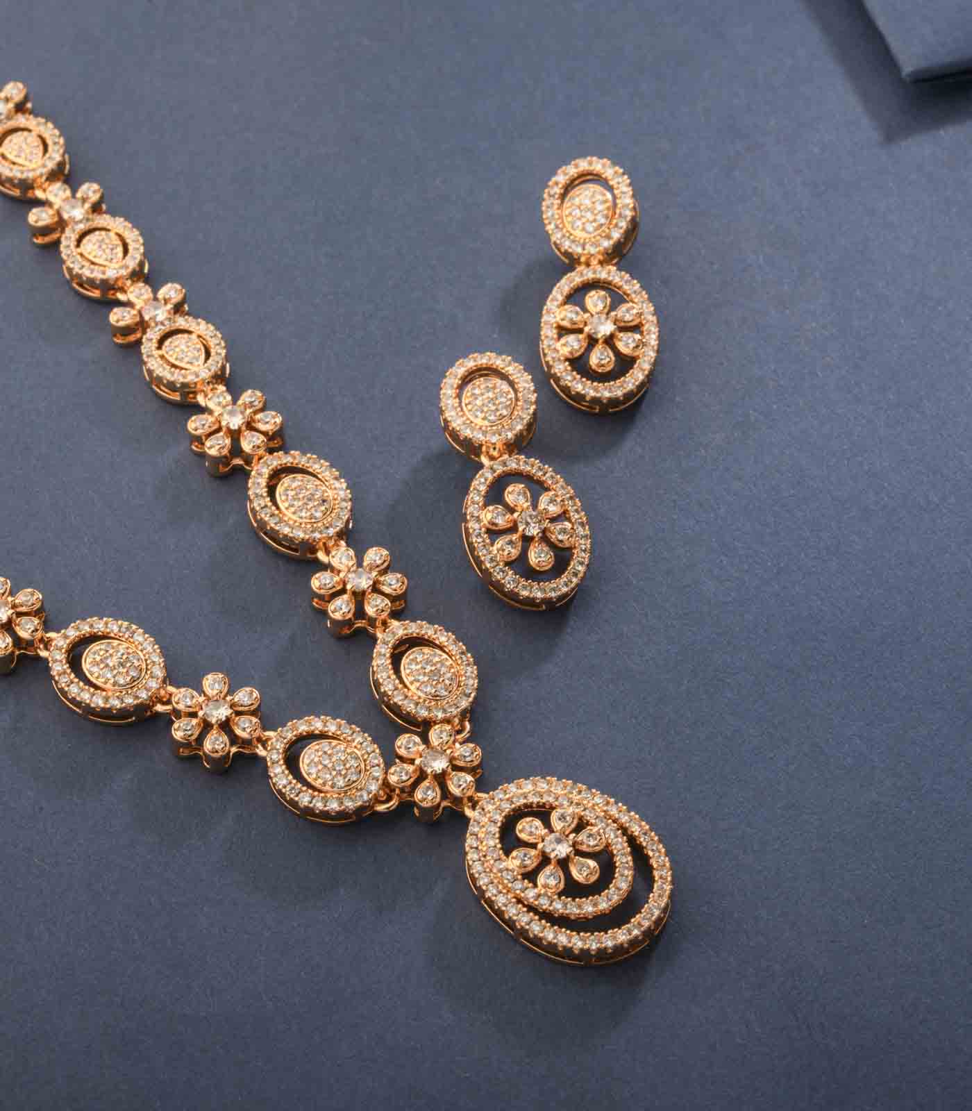Rakish Golden Floral Necklace (Brass)