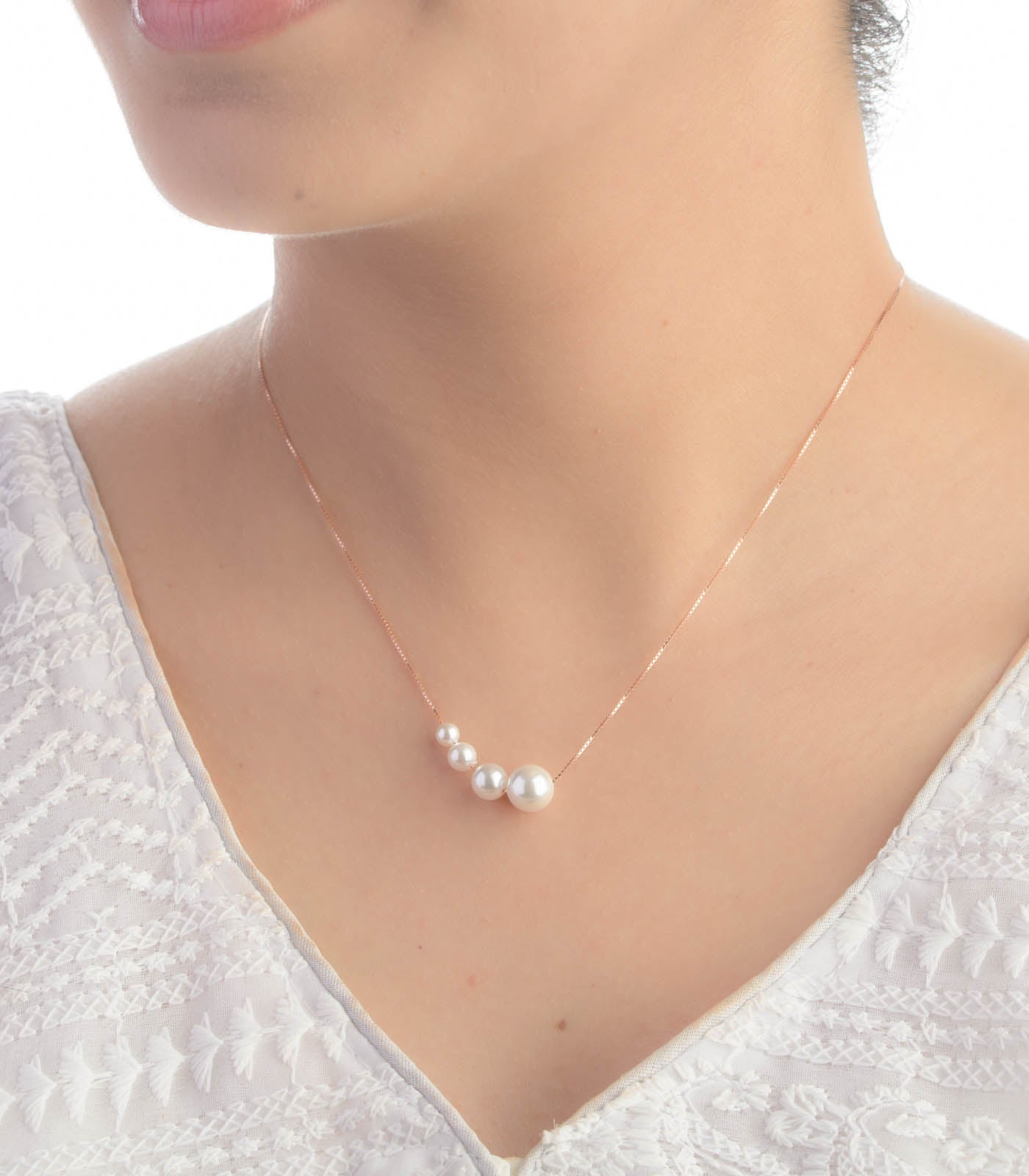 Fluttery Pearls Necklace (Silver)