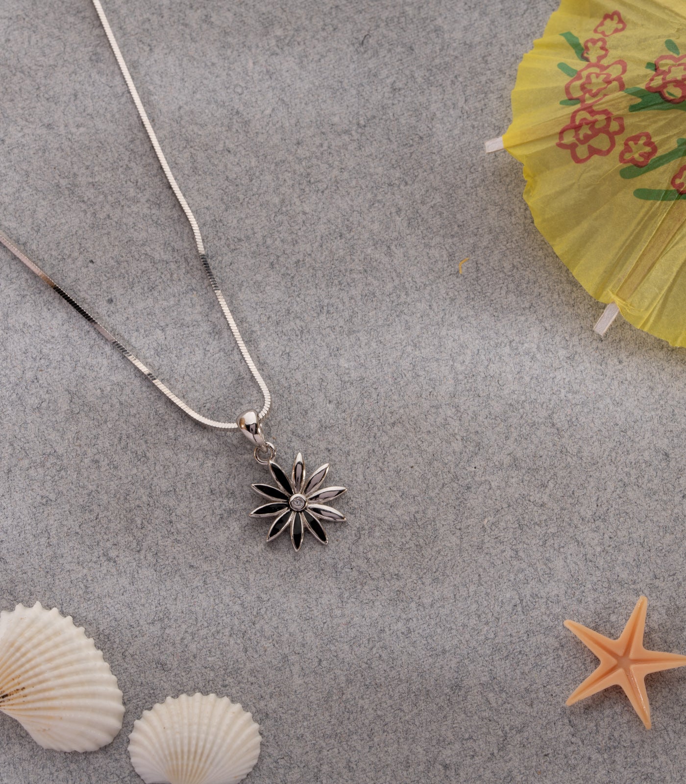 Shiny Floral Necklace (Silver)