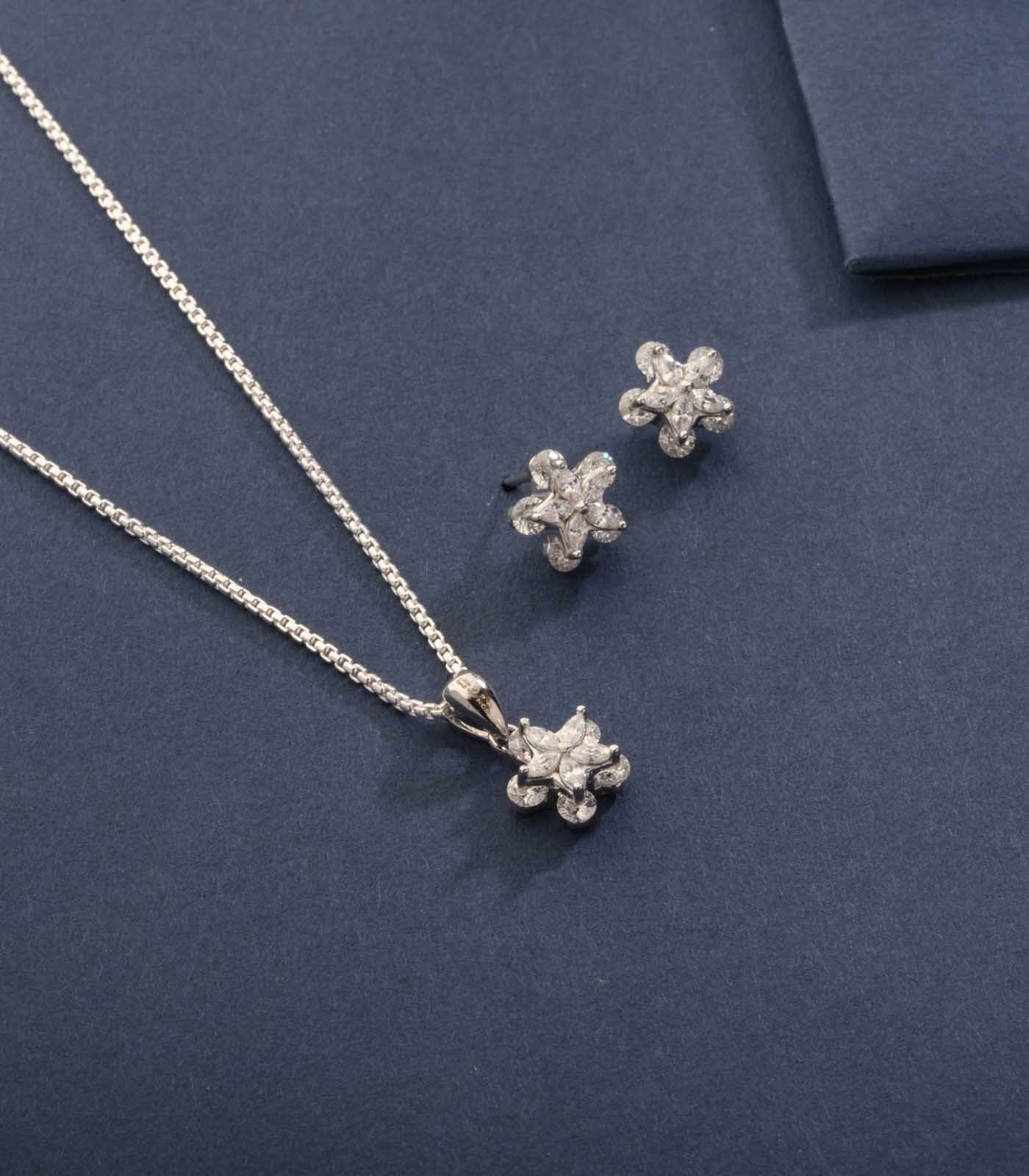 Silver Flowers Of Shiny Gemstones Pendant Set (Silver)