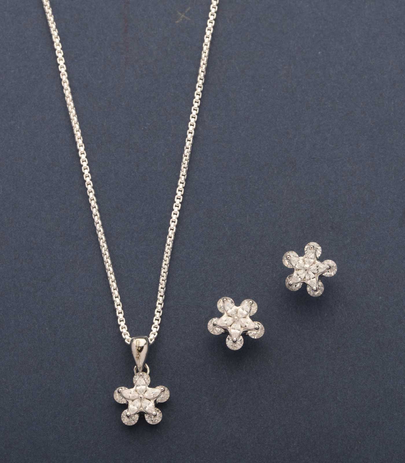 Silver Flowers Of Shiny Gemstones Pendant Set (Silver)