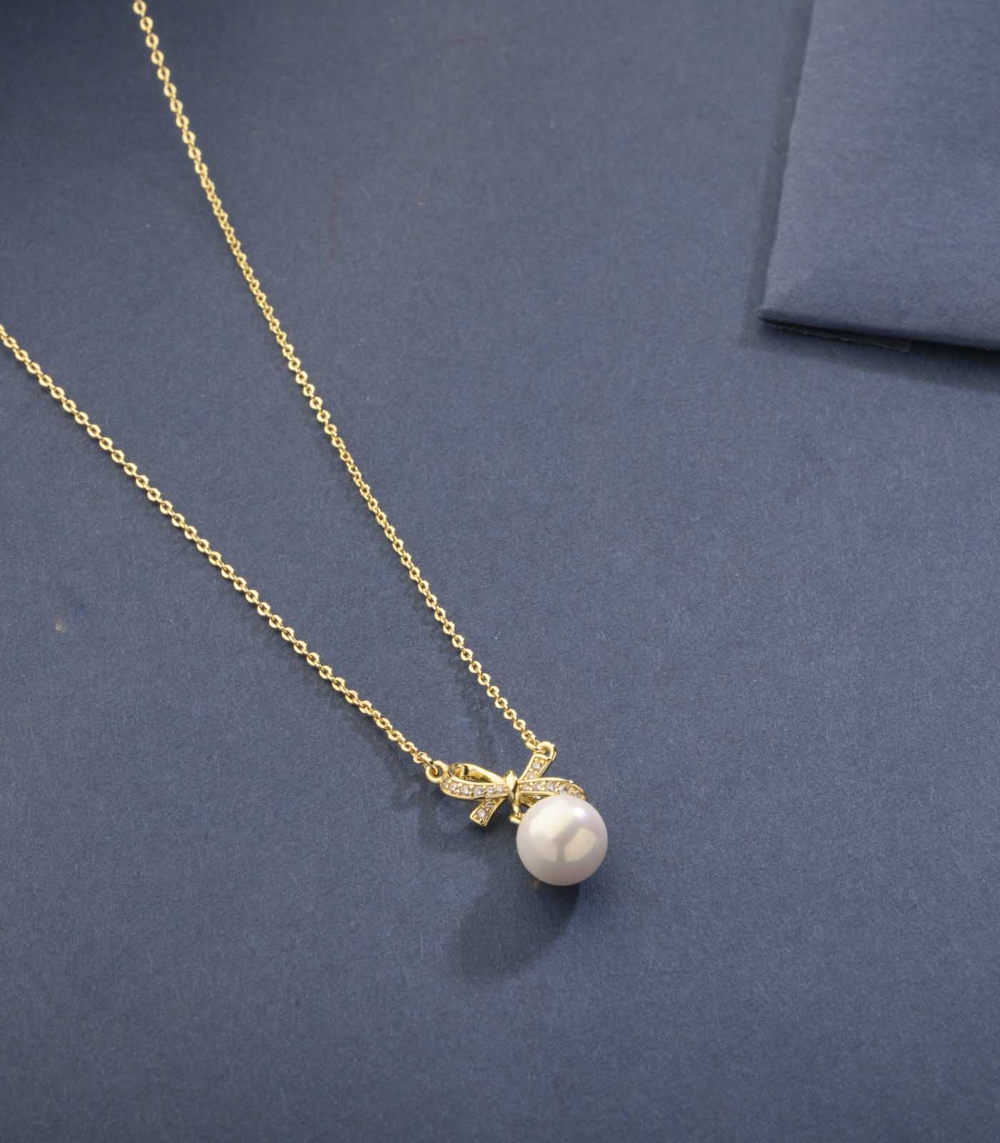 Striking Golden Plated Knot Of White Pearl Necklace (Brass)