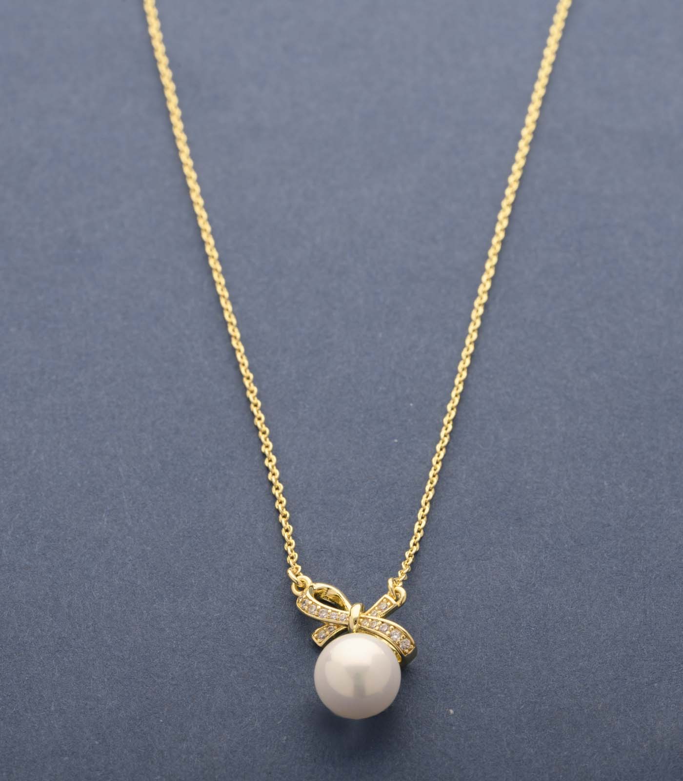 Striking Golden Plated Knot Of White Pearl Necklace (Brass)