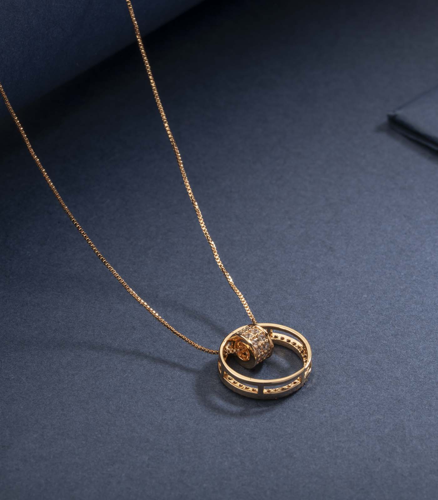 Stunning Interlock Pendant (Brass)