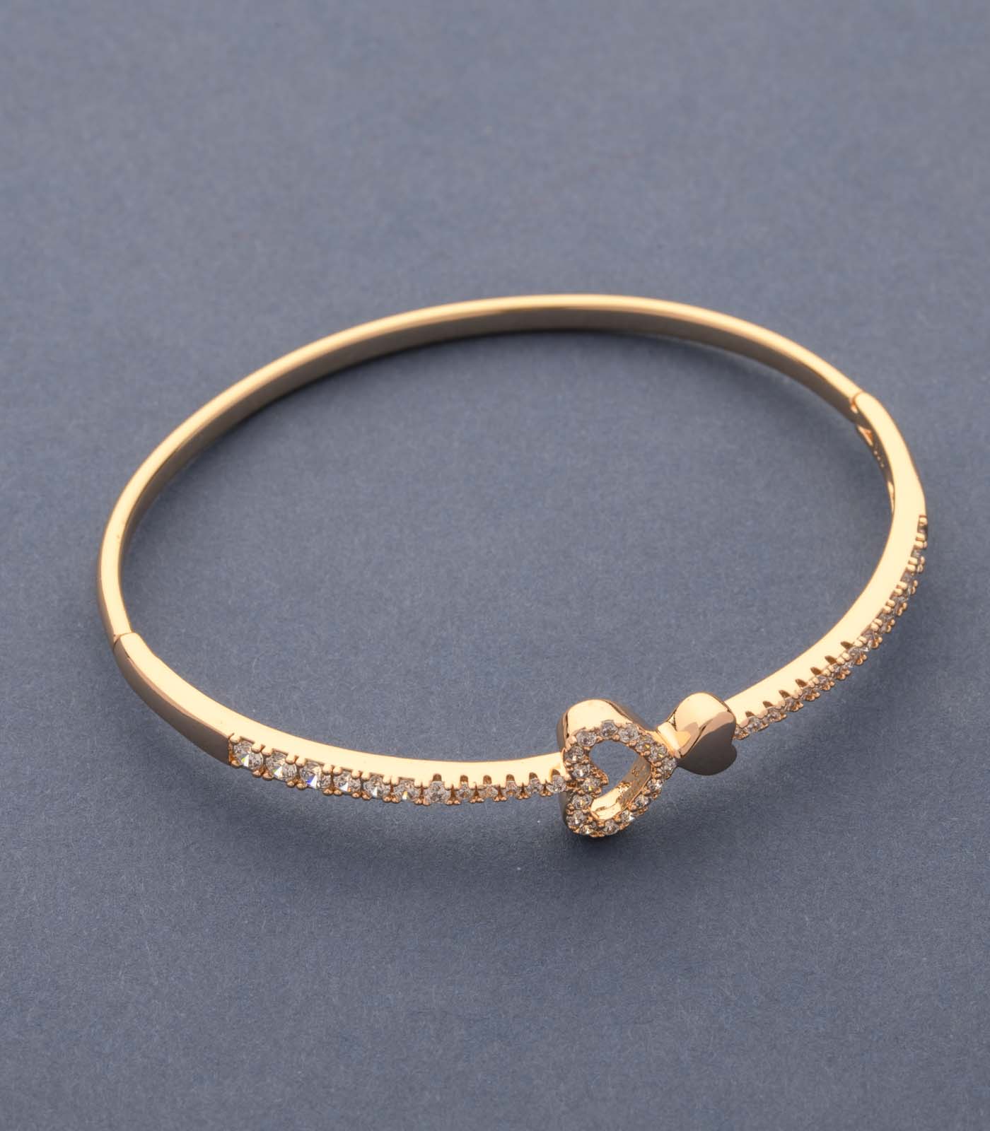 Stylish Golden Heart Bracelet (Brass)